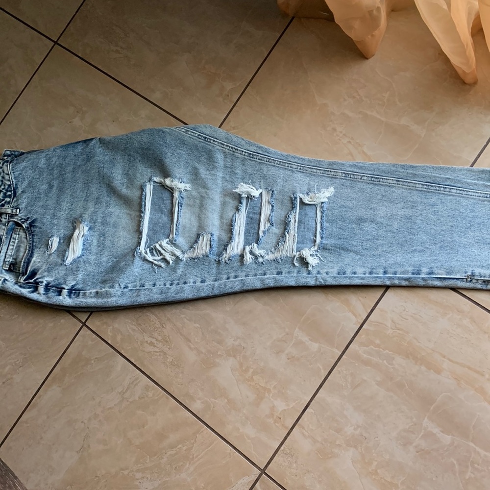 KANCAN JEANS BRAND BEW WITHOUT TAGS THEY ARE SO ORETTY BUT TO BIG FOR ME